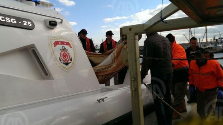 Nava cu imigranti, care se indrepta spre Romania, s-a rasturnat in apropiere de Istanbul Imagine