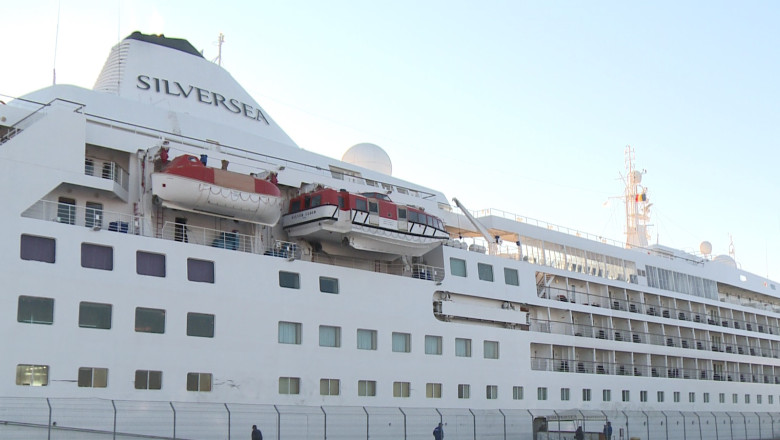 Nava de sase stele, in Portul Constanta. Pasagerii de pe "Silver Cloud" platesc 3.000 de euro pe zi Imagine