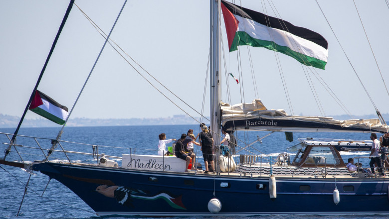 Nava Madleen, cu 12 activisti pro-palestinieni la bord, inclusiv Greta Thunberg, a ajuns in portul israelian Asdod sub paza militara Imagine
