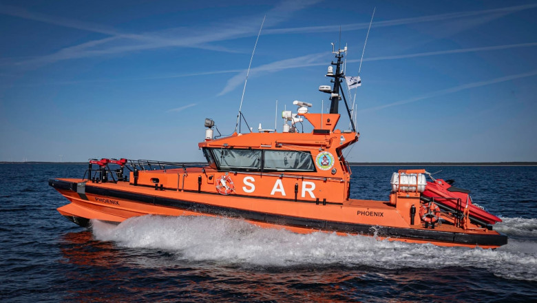 Nava Phoenix, chemata de la parada de Ziua Marinei pentru salvarea unei persoane, la Corbu Imagine