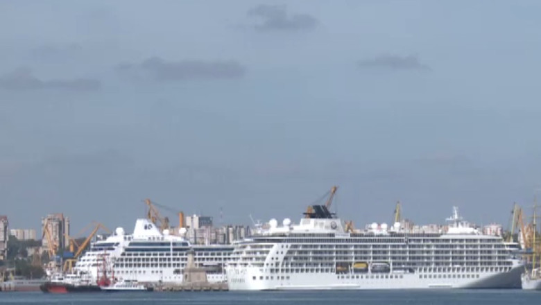Nava "The World" a aruncat ancora in Portul Constanta Imagine