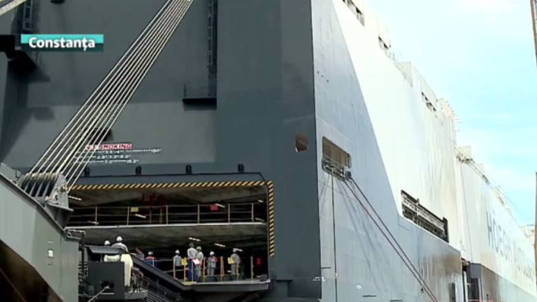 Nava uriasa construita la Mangalia. Mastodontul poate transporta 6.500 de autoturisme  Imagine
