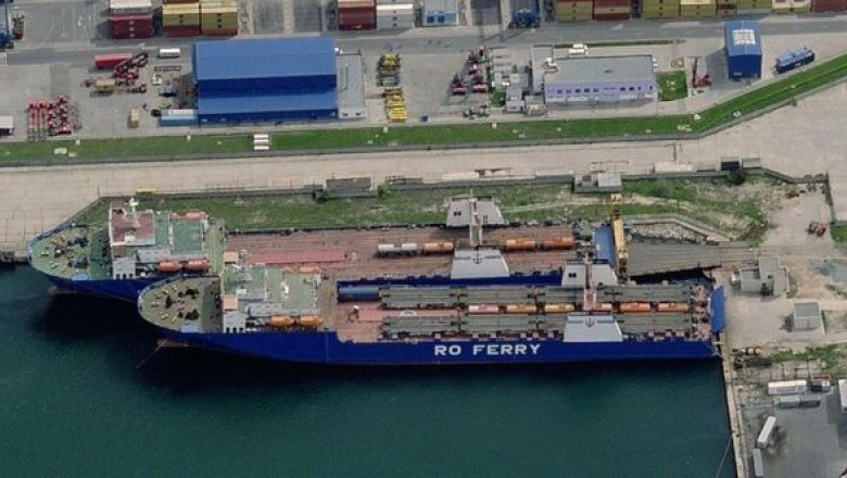 Navele fantoma. Cele doua feriboaturi romanesti sunt trase la cheu din 2008 Imagine