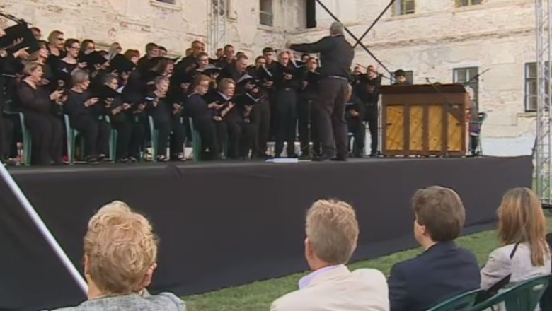 Nepoatele contelui Banffy, pentru prima data in vizita la castelul din Bontida  Imagine