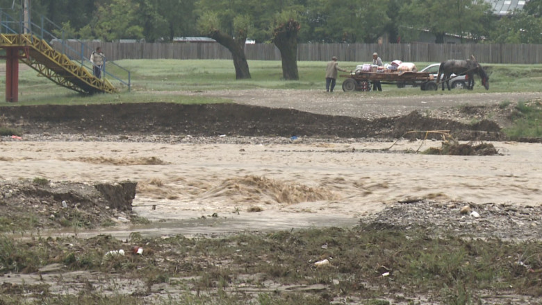 Nepregatiti pentru inundatii. Lucrarile la digurile din judetul Neamt sunt abandonate Imagine
