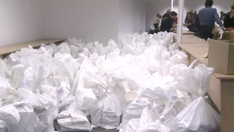 Nereguli la renumararea voturilor intr-o sectie din Cluj. Politistii au deschis dosar penal Imagine