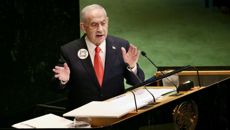 Netanyahu a sustinut un discurs „istoric” la ONU, transmis prin megafoane, pentru a fi auzit de ostaticii din Gaza. QR code-ul lui Bibi Imagine