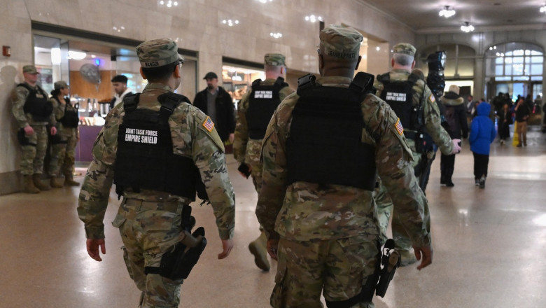 New York trimite soldati la metrou, din cauza atacurilor violente: „Oamenii se tem ca vor fi urmatoarele victime” Imagine