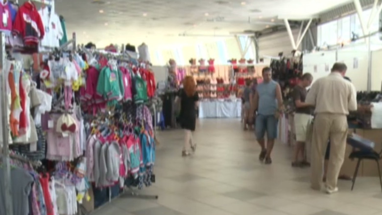 Nici targul nu mai e ce-a fost odata. Oamenii ii trec pragul, se uita si pleaca speriati de preturi Imagine