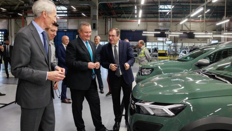 Nicolae Ciuca: „Dacia este dovada ca inovarea, viziunea, tenacitatea si managementul performant inseamna succes garantat” Imagine
