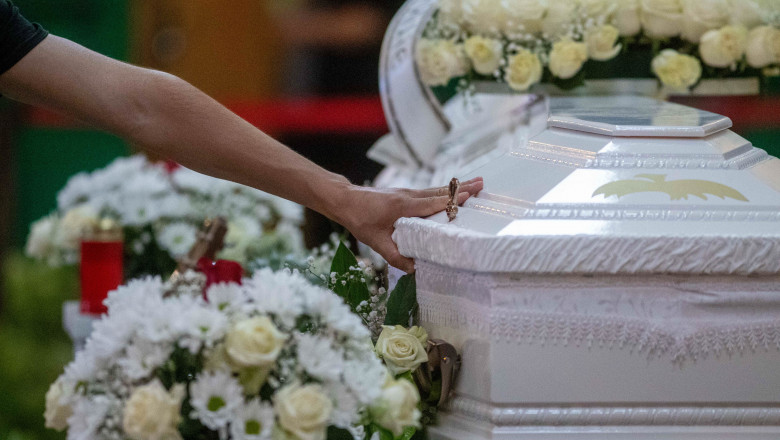 Nicu Covaci a fost inmormantat la Cimitirul Eroilor din Timisoara. Slujba a fost oficiata de Mitropolitul Banatului Imagine