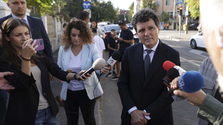 Nicusor Dan a deschis noul an scolar doar in calitate de parinte. Presedintele are o intalnire cu profesorii protestatari la ora 13:30 Imagine