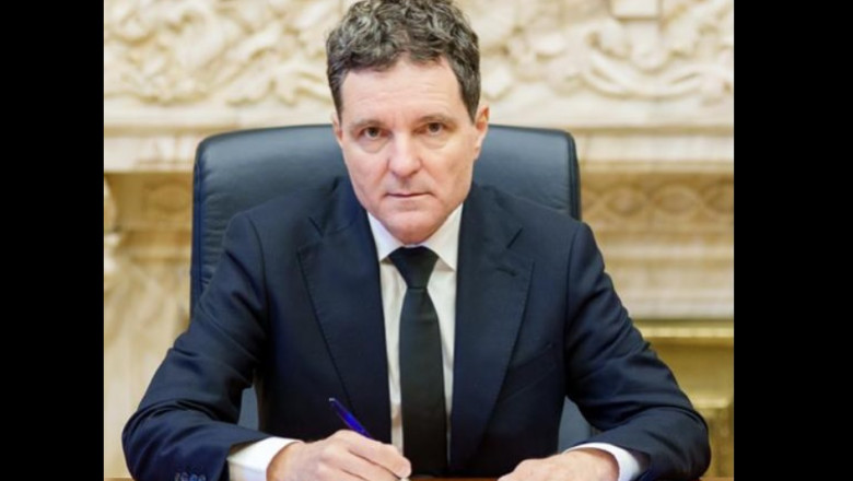 Nicusor Dan a promulgat legea care sanctioneaza coruperea functionarilor publici straini in operatiunile economice internationale Imagine