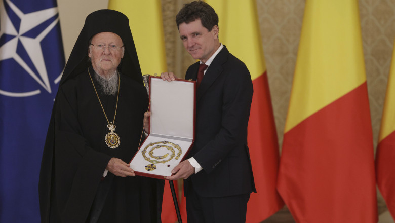 Nicusor Dan a semnat decretele pentru decorarea lui Bartolomeu I al Constantinopolului si a Patriarhiei Romane Imagine