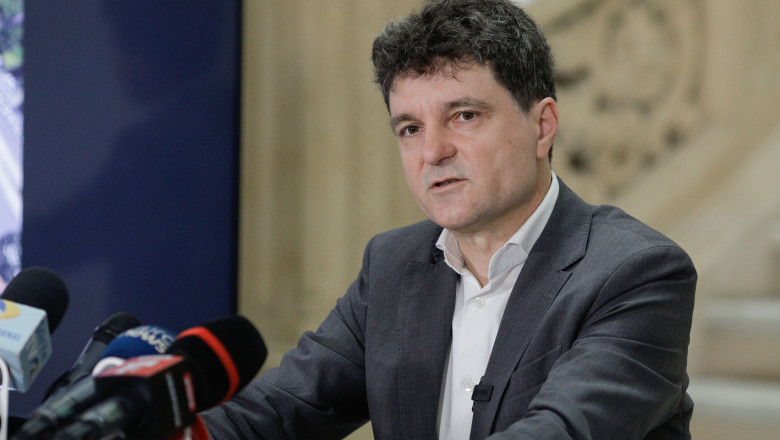 Nicusor Dan: Aproape o mie de statii STB vor fi dotate cu panouri digitale. Calatorii vor afla in timp real programul de circulatie Imagine