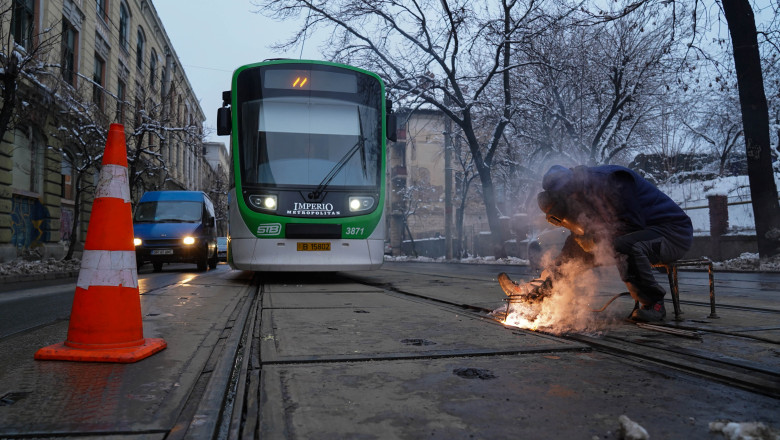 Nicusor Dan, despre tramvaiul deraiat: Pur si simplu s-a rupt o sina. A fost sudata Imagine
