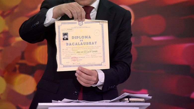 Nicusor Dan si-a prezentat diploma de Bacalaureat dupa aparitia unui fals pe retelele sociale. „Circula un fake news grosolan” Imagine