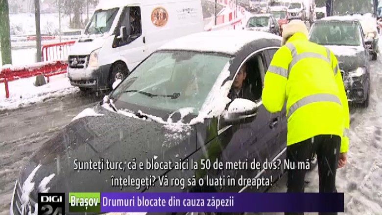 Ninsoarea a blocat traficul rutier Imagine