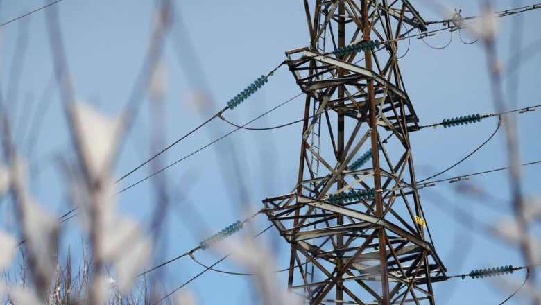 Ninsorile si vantul au lasat aproape 20.000 de gospodarii din Alba fara energie electrica Imagine