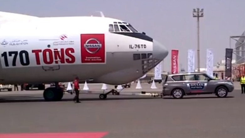 Nissan Patrol a intrat in Cartea Recordurilor. Masina de teren a tractat un avion de 155 de tone Imagine