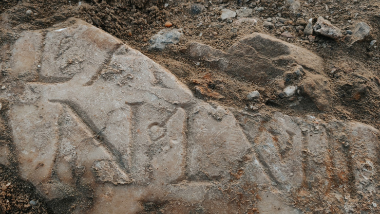 Nivelul scazut al Dunarii la Isaccea a scos la iveala descoperiri arheologice rare ale uneia dintre cele mai importante cetati antice Imagine