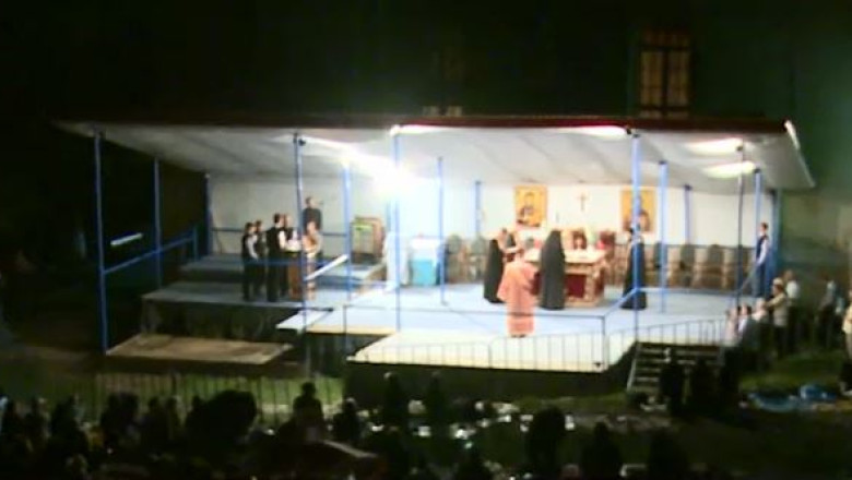 Noapte de rugaciune la manastirea Nicula Imagine