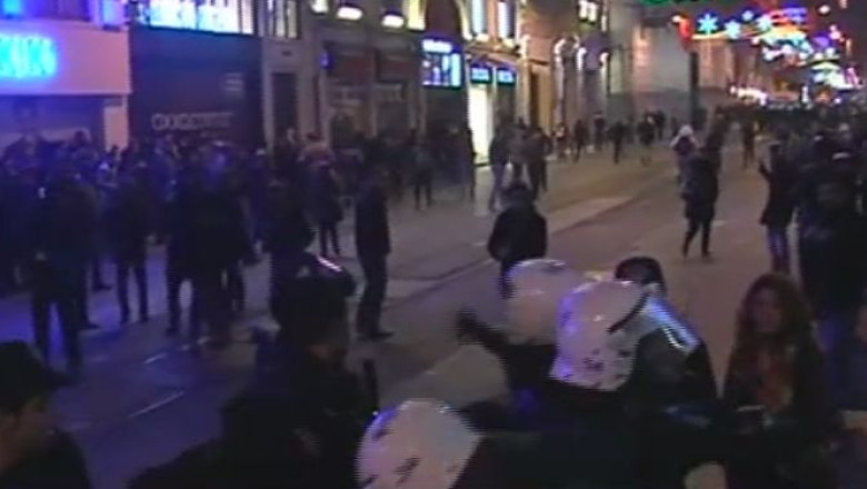 Noapte de violente la Istanbul. Mii de oameni denunta noua lege care cezureaza Internetul Imagine