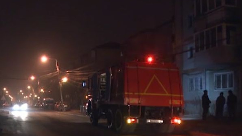 Noapte solicitanta pentru pompieri. Angajatii ISU au intervenit la trei incendii Imagine