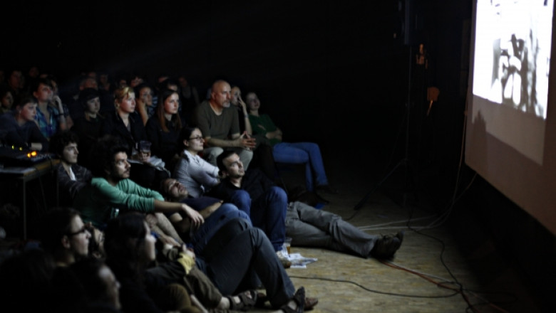 Noaptea Lunga a Filmelor Scurte a adunat 1.200 de cinefili intr-o fosta hala industriala din Capitala Imagine
