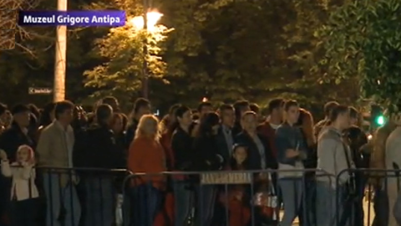 Noaptea muzeelor 2014. Cozi de sute de oameni la expozitiile si evenimentele din Bucuresti Imagine