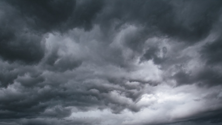 Noi alerte meteo: ANM anunta furtuni si vijelii in mai multe zone din tara. Cum va fi vremea in Bucuresti