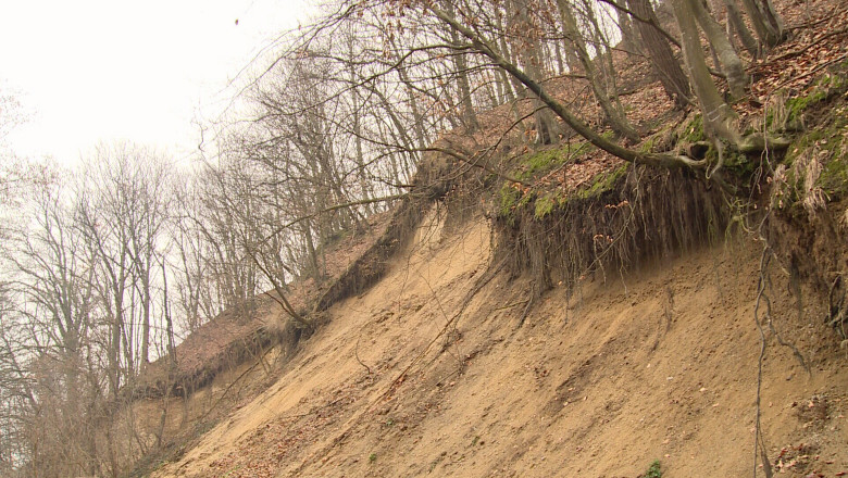 Noi alunecari de teren in Valcea Imagine