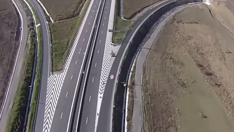 Noi filmari din avion cu Autostrada Sibiu-Orastie. Ministrul Ioan Rus a promis ca va fi gata in 15 noiembrie Imagine