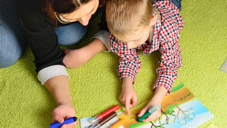 Noi reguli pentru asistentii maternali. Ce conditii trebuie sa indeplineasca persoanele care vor sa ia copii in plasament Imagine