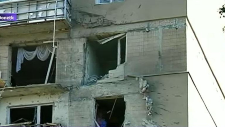 Noi violente in estul Ucrainei. Doua blocuri de locuinte au fost avariate in luptele dintre separatisti si armata Imagine