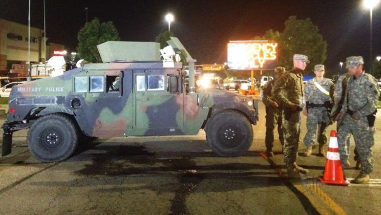 Noi violente in Ferguson, oraselul in care un tanar de culoare a fost ucis de un politist Imagine