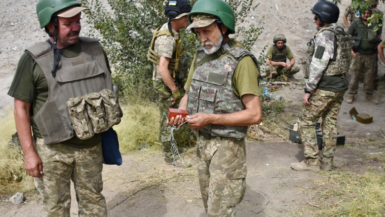 Noii recruti ai Ucrainei au varste intre 40 si 50 de ani. Cum sunt pregatiti pentru lupta cu rusii (BBC) Imagine