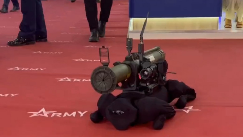 Noile „arme minune” ale armatei lui Putin: Un caine-robot „ninja” fabricat in China si un camion fara sofer Imagine