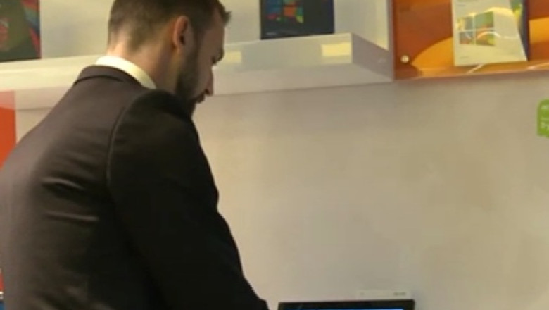 Noile „gulere albe”. Corporatiile mizeaza pe tineri romani care conduc afaceri de miliarde de dolari Imagine