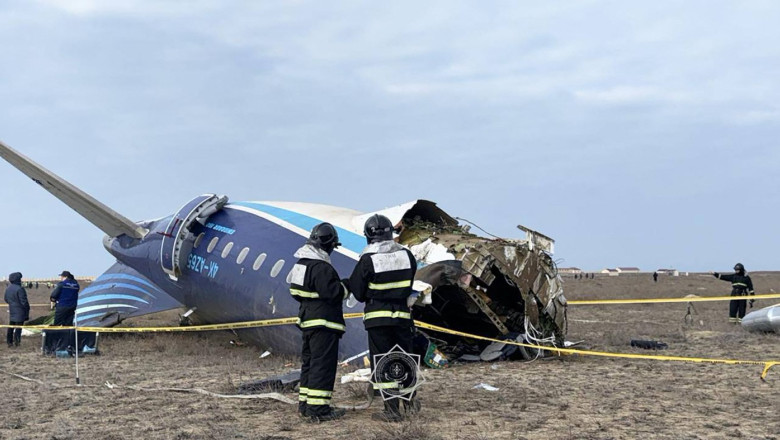 Nou bilant dupa prabusirea avionului Azerbaijan Airlines in Kazahstan: 29 de supravietuitori si 38 de morti Imagine