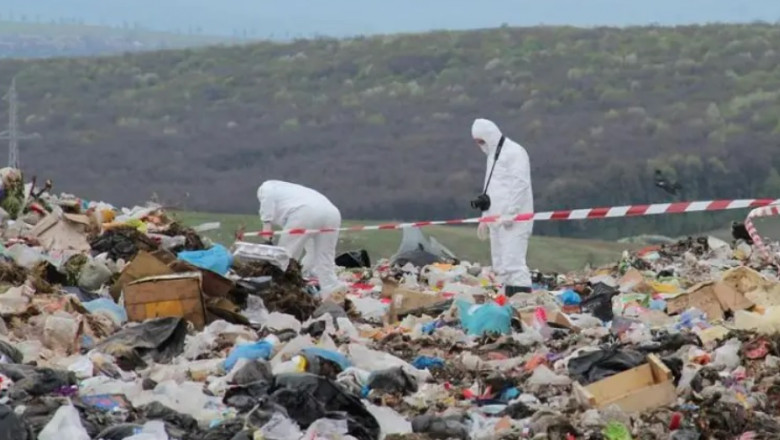 Nou-nascut gasit mort la o groapa de gunoi din judetul Cluj. Bebelusul era ascuns in saci menajeri Imagine