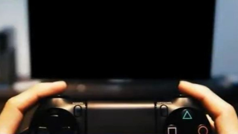 Noua consola de jocuri Playstation 4 este lansata oficial in Japonia Imagine