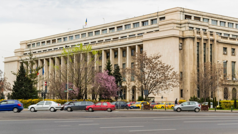 Noua masura pentru fluidizarea circulatiei in Piata Victoriei din Capitala: „Intersectia ramane libera si traficul se misca mai bine” Imagine