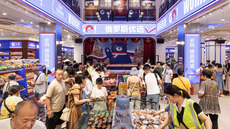 Noua moda in China: produsele „made in Russia”. Succesul schimbului comercial reiese si din falsificarea originii unor bunuri locale Imagine