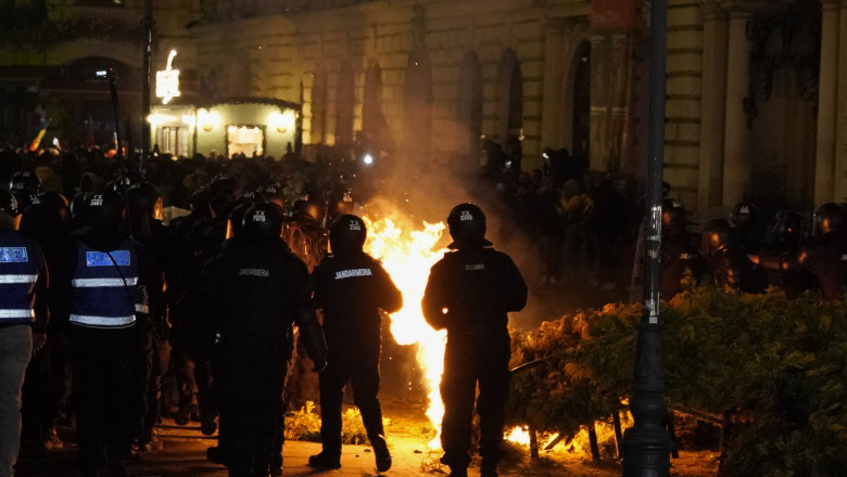 Noua retinuti in dosarul violentelor de la sediul BEC din ziua respingerii candidaturii lui Georgescu. Ce acuzatii le aduc procurorii Imagine