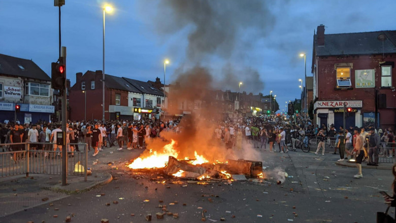 Noua romani au fost retinuti in urma violentelor din Leeds. Precizarile MAE Imagine