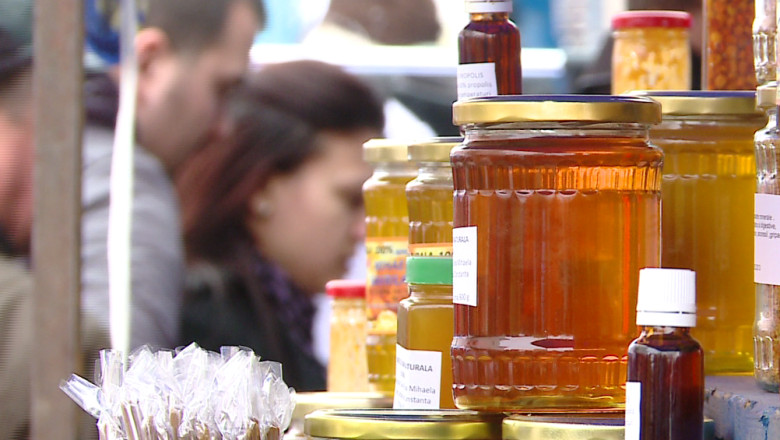 Noua tone de miere de la UE, blocate in depozite - sunt suspiciuni ca mierea este contrafacuta Imagine