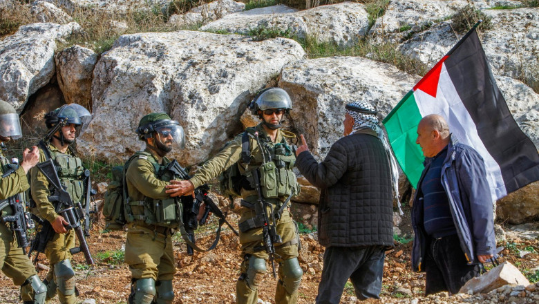 Noul guvern al lui Netanyahu interzice steagul palestinian in spatiile publice Imagine