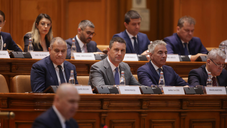 Noul Guvern, investit de Parlament. Cabinetul Bolojan a obtinut 301 voturi pentru si 9 impotriva. AUR a parasit sala inaintea votului Imagine