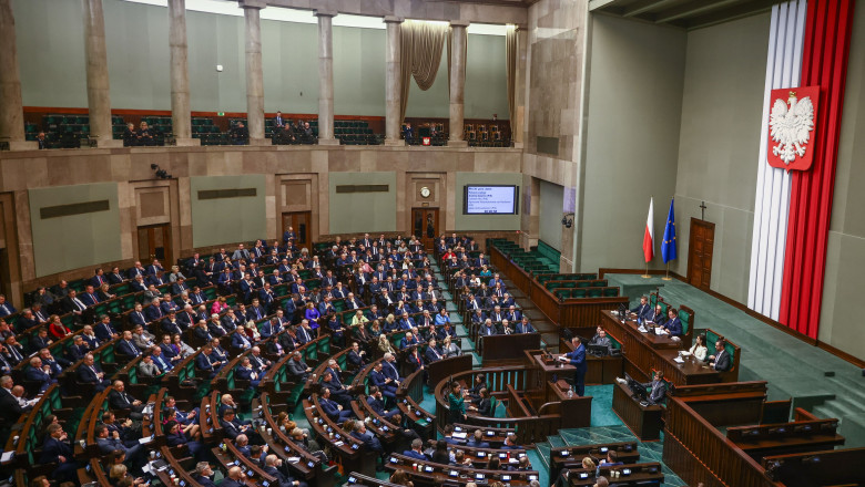 Noul parlament al Poloniei declara neconstitutionale reformele sistemului judiciar promovate de fostul guvern Imagine